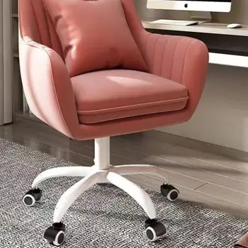 Neto sarkana krēsla, ar vienkāršu kosmētiku, krēslu, nagu art, guļamistaba krēsls, krēsls, krēsls, atzveltnes, galds