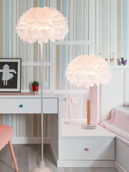 Ziemeļvalstu Guļamistaba Spalvu Galda Lampa Modes Apdare Atmosfēra, Viegls, Romantisks un Mājīgs Meitene Bed Head Grīdas Lampa